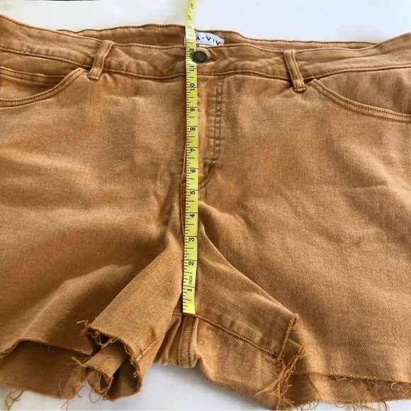 Ava & Viv Women's Raw Hem Cut-Off Mid Rise Midi Jean Shorts. Plus Size 20W - Picture 11 of 11